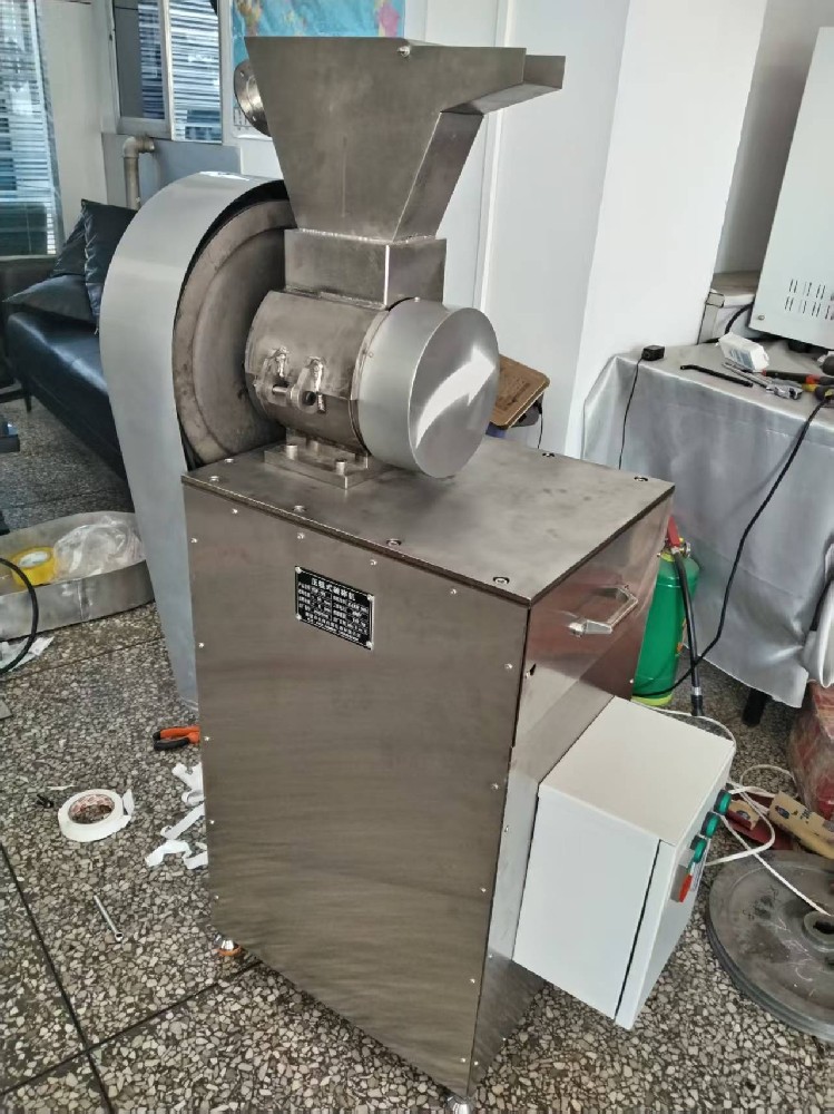 壓輥式破碎機發貨中